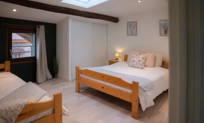 La chambre "Laurence", Grezieu-le-Marché, vers Saint-Martin-en-Haut, La Cour de Marius